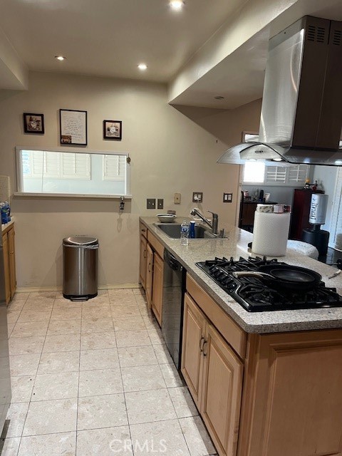 Detail Gallery Image 3 of 8 For 12265 Caladre, Downey,  CA 90242 - 3 Beds | 2 Baths