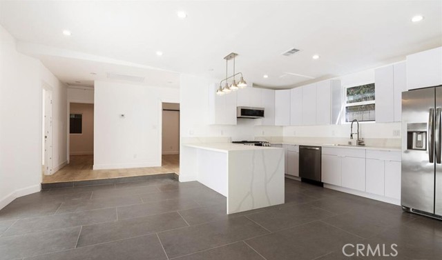 Detail Gallery Image 3 of 20 For 1426 Elevado, Los Angeles,  CA 90026 - 3 Beds | 2/1 Baths