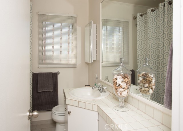 Detail Gallery Image 8 of 11 For 521 Carnation Ave, Corona Del Mar,  CA 92625 - 2 Beds | 1 Baths