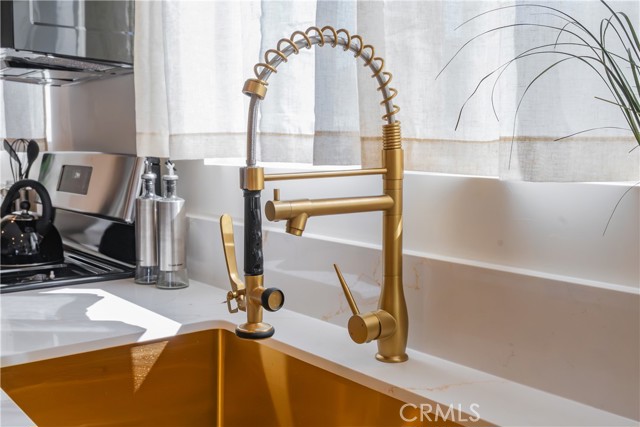 Detail Gallery Image 4 of 18 For 1615 W 67th, Los Angeles,  CA 90047 - 3 Beds | 2 Baths