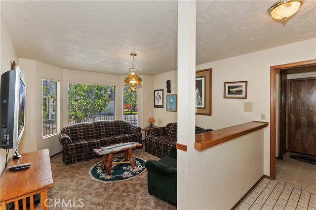 488 Lakeview Court, Big Bear Lake CA: https://media.crmls.org/medias/e20358f4-4a50-443a-a1a6-8c9b25dfe27e.jpg