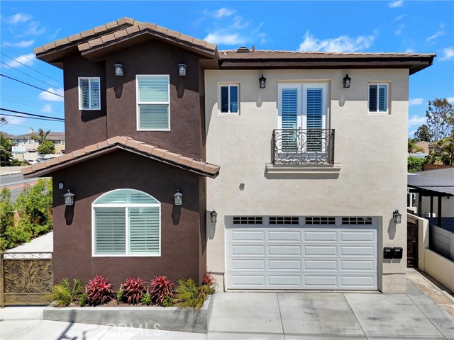 Detail Gallery Image 4 of 59 For 19002 Delaware St, Huntington Beach,  CA 92648 - 6 Beds | 5/1 Baths