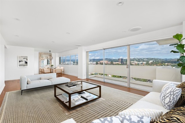 Detail Gallery Image 1 of 30 For 10701 Wilshire Blvd #1501,  Los Angeles,  CA 90024 - 2 Beds | 2 Baths