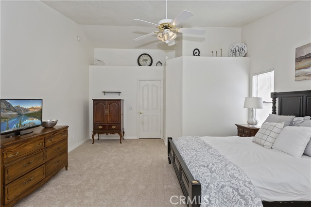 13660 SPRING VALLEY PKWY, Victorville CA: https://media.crmls.org/medias/e205fd38-684c-4026-af86-838bb30858da.jpg