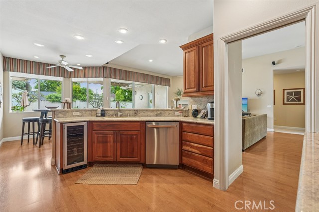 11272 Weatherby Road, Los Alamitos CA: https://media.crmls.org/medias/e2063558-7c1f-44f1-a31d-f75b531432b9.jpg