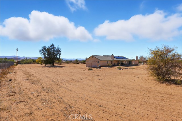 Detail Gallery Image 9 of 22 For 24030 Cahuilla Rd, Apple Valley,  CA 92307 - 4 Beds | 3 Baths