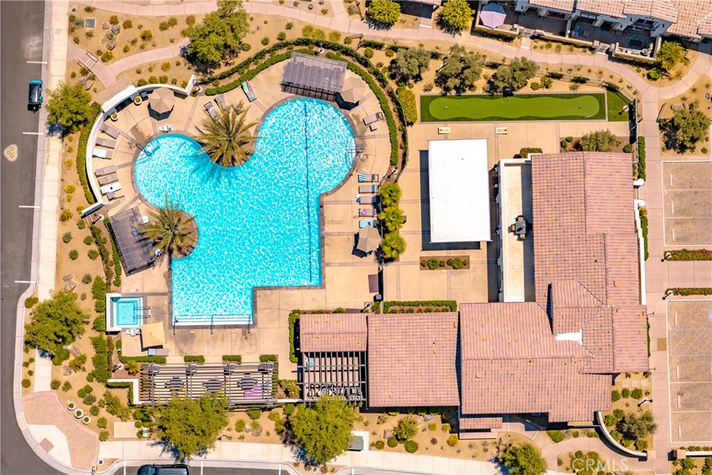 https://media.crmls.org/medias/e207ca3e-dff7-4c02-a1c0-95026f8a077d.jpg?preset=X-Large