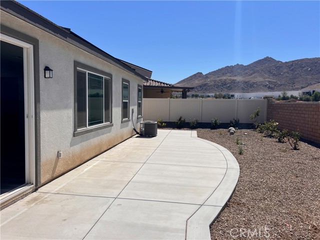 Detail Gallery Image 18 of 19 For 19549 Sunkissed Ridge Dr, Riverside,  CA 92507 - 3 Beds | 2 Baths