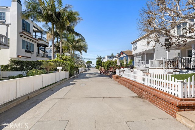 Detail Gallery Image 51 of 52 For 337 10th, Manhattan Beach,  CA 90266 - 5 Beds | 3/1 Baths