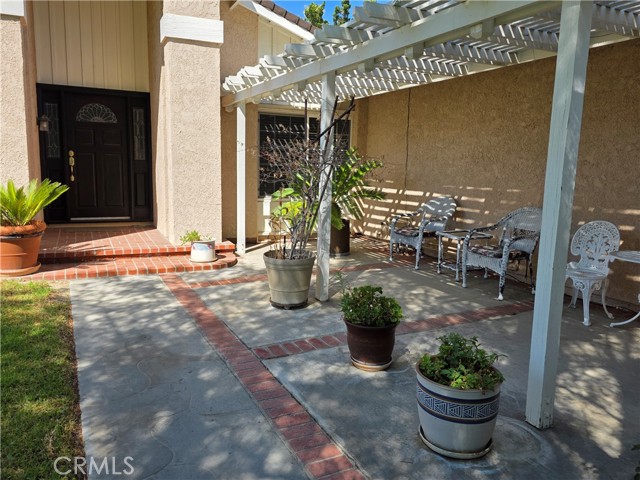 Detail Gallery Image 2 of 3 For 22914 Cerca Dr, Valencia,  CA 91354 - 4 Beds | 2 Baths