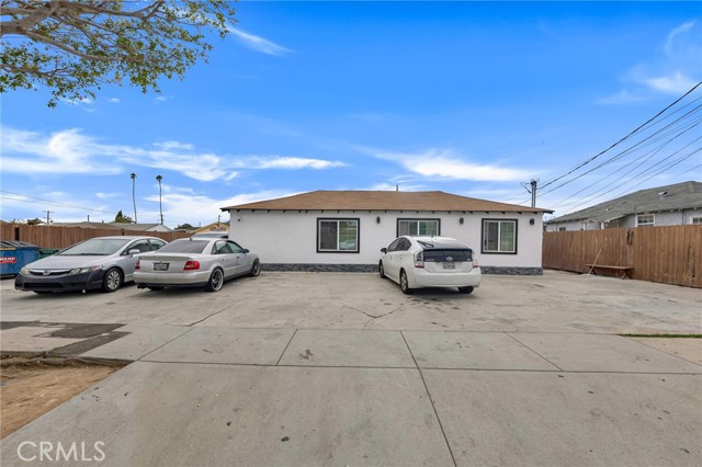 10527 Burin Ave, Inglewood CA: https://media.crmls.org/medias/e20abe4e-09e6-4e01-9f87-c90ef0261713.jpg