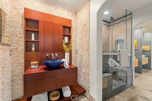 Detail Gallery Image 30 of 41 For 3556 Multiview Dr, Los Angeles,  CA 90068 - 5 Beds | 5/1 Baths