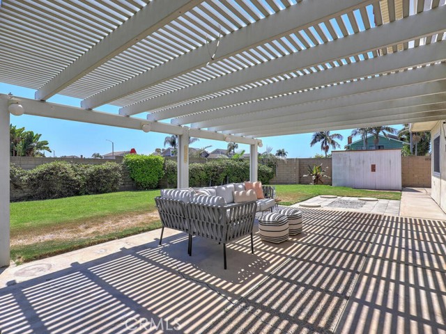 Detail Gallery Image 38 of 54 For 18022 Dellglen Cir, Huntington Beach,  CA 92647 - 4 Beds | 3 Baths