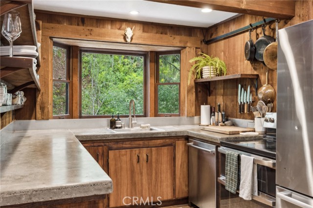 Detail Gallery Image 17 of 64 For 2965 Prefumo Canyon Rd, San Luis Obispo,  CA 93405 - 4 Beds | 3 Baths
