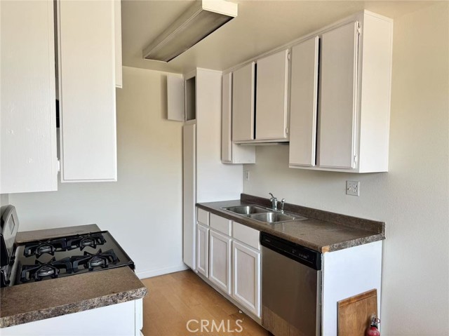Detail Gallery Image 3 of 9 For 1566 Pine Ave 206a,  Long Beach,  CA 90813 - 2 Beds | 2 Baths