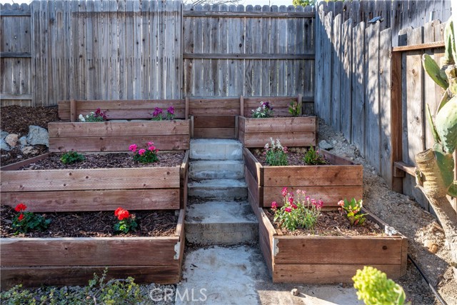 Detail Gallery Image 35 of 42 For 26921 Terri Dr, Canyon Country,  CA 91351 - 3 Beds | 2/1 Baths