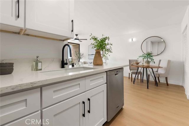 1750 E Ocean Boulevard, Long Beach CA: https://media.crmls.org/medias/e20cf814-7462-4da1-a213-04fc678baaf6.jpg