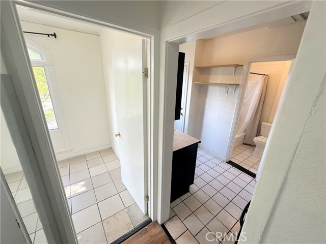 901 N El Centro Avenue, Hollywood CA: https://media.crmls.org/medias/e20d7b8d-f429-497b-8c55-17d1bbdf4a5a.jpg