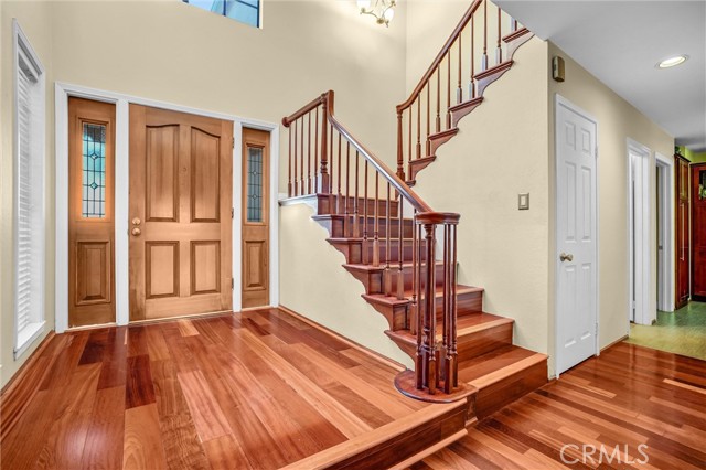 Detail Gallery Image 4 of 40 For 6073 Loynes #32,  Long Beach,  CA 90803 - 3 Beds | 3 Baths