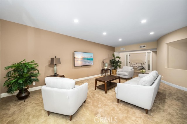Detail Gallery Image 6 of 49 For 16282 Mandalay Cir, Huntington Beach,  CA 92649 - 5 Beds | 3 Baths
