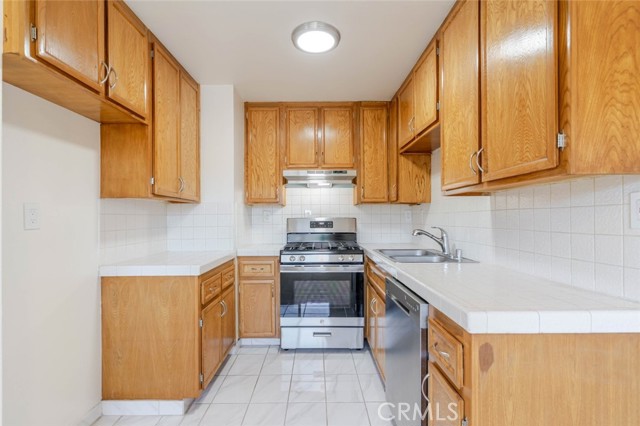 Detail Gallery Image 8 of 26 For 909 E Chevy Chase #9,  Glendale,  CA 91205 - 2 Beds | 2 Baths