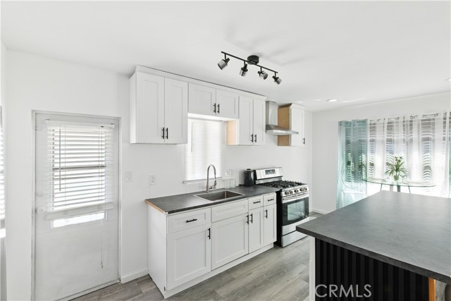 Detail Gallery Image 4 of 14 For 1900 Artesia Blvd #4,  Torrance,  CA 90504 - 2 Beds | 1 Baths