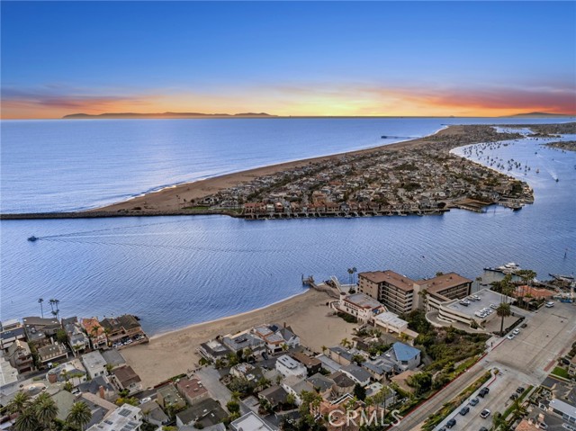 2616 Cove Street, Corona del Mar CA: https://media.crmls.org/medias/e211b48e-7661-4401-88bc-aab443e923e2.jpg