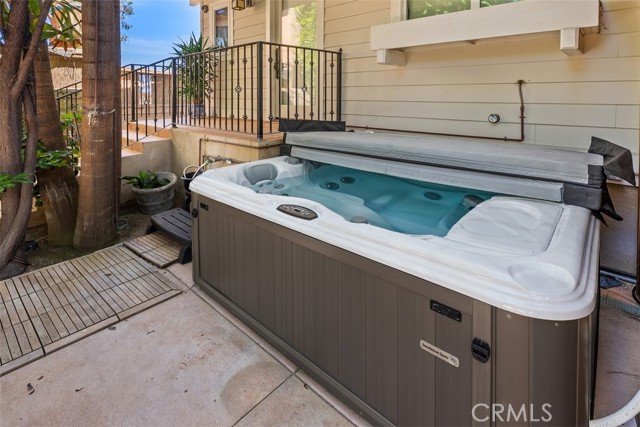 31719 Coast Highway, Laguna Beach CA: https://media.crmls.org/medias/e211ecc8-1855-4753-b537-5c83d502c28b.jpg