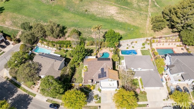27093 Esward Drive, Calabasas CA: https://media.crmls.org/medias/e212b235-0bcd-45eb-805e-cde4ad2187b9.jpg