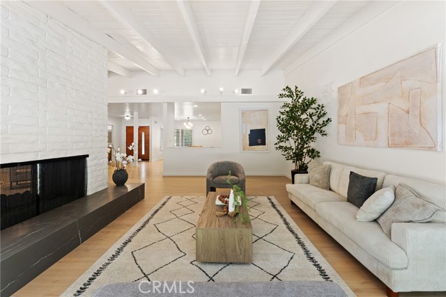 20217 Wells Drive, Woodland Hills CA: https://media.crmls.org/medias/e212e13d-34be-4934-a505-04f9b9db594d.jpg