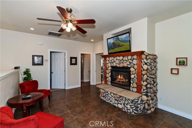 Detail Gallery Image 15 of 45 For 26589 Amador, Lake Arrowhead,  CA 92352 - 4 Beds | 3 Baths