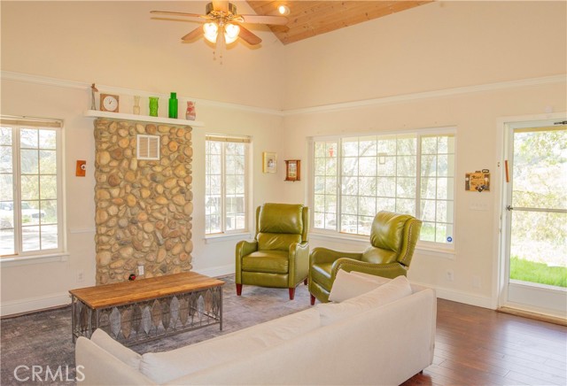 Detail Gallery Image 3 of 55 For 35171 Sand Creek Rd, Squaw Valley,  CA 93675 - 3 Beds | 2 Baths