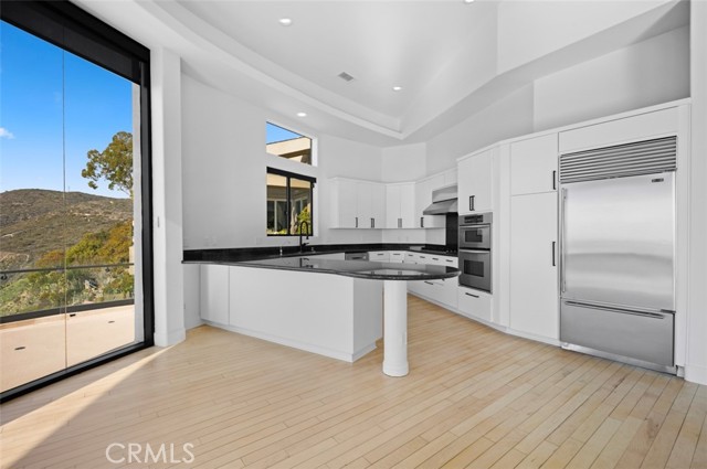 Detail Gallery Image 12 of 45 For 648 Mystic Vw, Laguna Beach,  CA 92651 - 5 Beds | 3/2 Baths