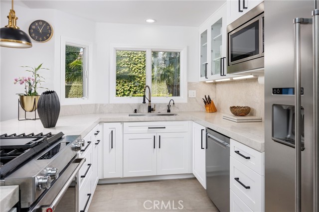 Detail Gallery Image 4 of 37 For 111 via Undine, Newport Beach,  CA 92663 - 5 Beds | 4 Baths