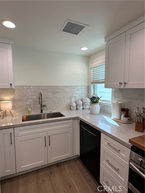 Detail Gallery Image 12 of 33 For 608 Poinsettia Ave #B,  Corona Del Mar,  CA 92625 - 2 Beds | 2 Baths