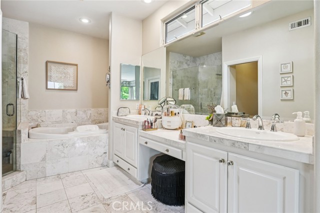 11272 Weatherby Road, Los Alamitos CA: https://media.crmls.org/medias/e213d453-d4b9-42a8-87d5-39e766d89d1f.jpg