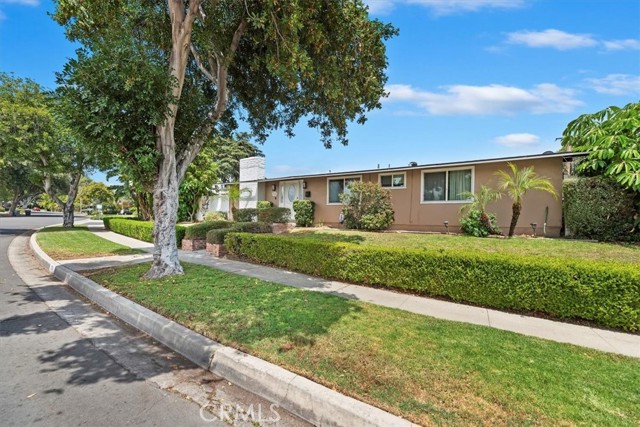 550 N Dexford Drive, La Habra CA: https://media.crmls.org/medias/e2148112-1c52-4037-aa41-77f824a1661c.jpg