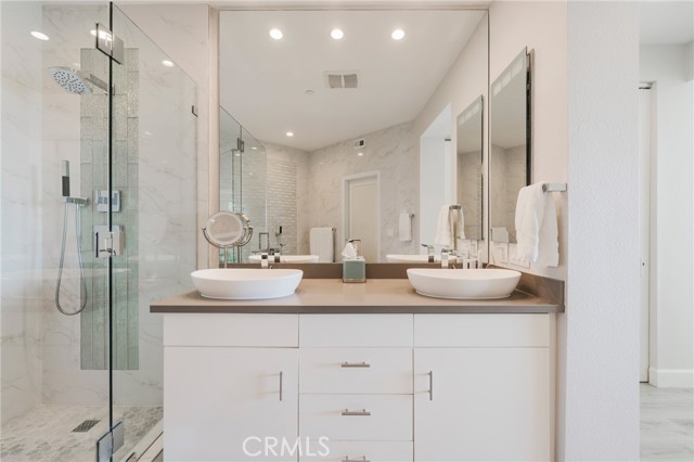 Detail Gallery Image 19 of 59 For 230 Lille Lane #113,  Newport Beach,  CA 92663 - 3 Beds | 3 Baths