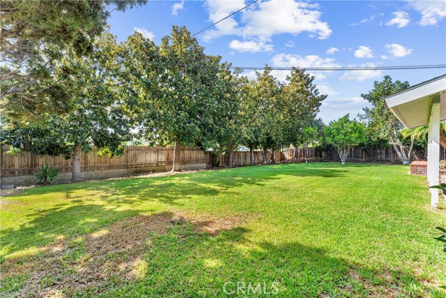 12172 Woodlawn Avenue, North Tustin CA: https://media.crmls.org/medias/e2152297-7994-4c8d-8367-9251899d2a80.jpg