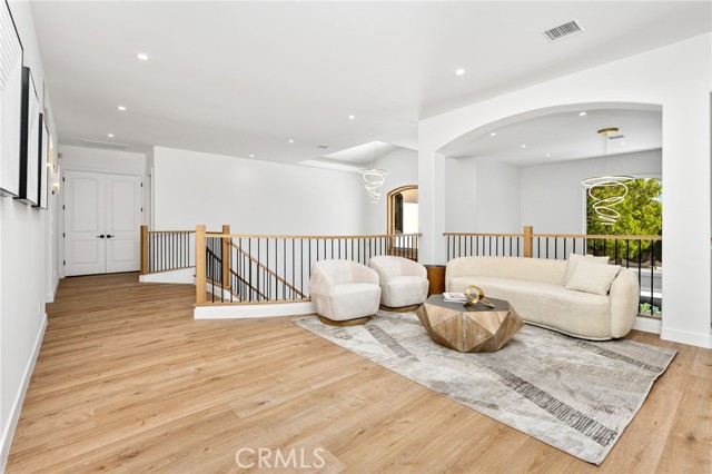 14257 Chandler Boulevard photo 32