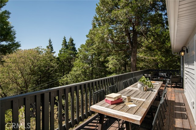 Detail Gallery Image 7 of 28 For 231 Crest Cir, Lake Arrowhead,  CA 92352 - 4 Beds | 2/1 Baths