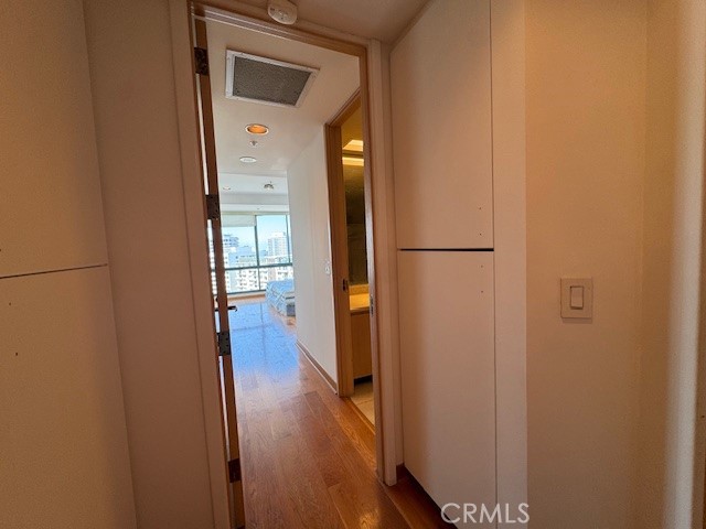 10490 Wilshire Boulevard, Los Angeles CA: https://media.crmls.org/medias/e216272a-e365-4752-ae79-f7dae38f74f8.jpg