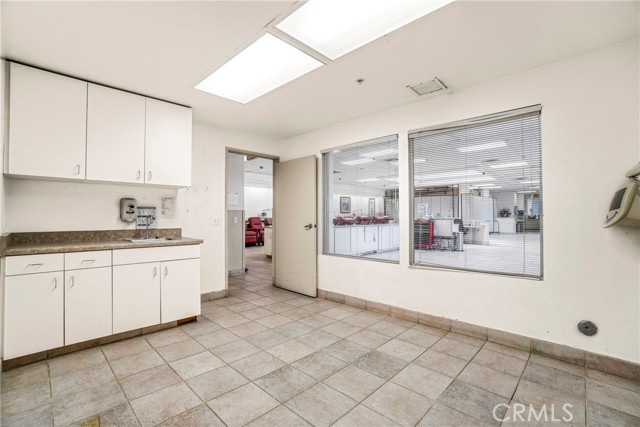 994 South La Brea Avenue, Inglewood, California 90301, ,Commercial Lease,For Rent,994 South La Brea Avenue,CRSB25022780