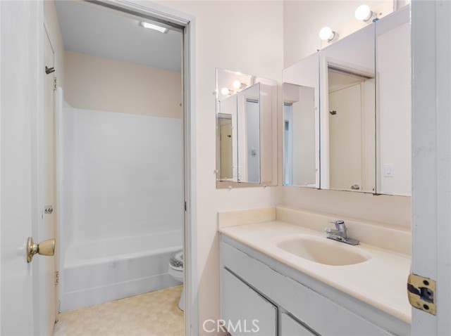 4919 Indian Wood Road, Culver City CA: https://media.crmls.org/medias/e216eb02-d6ac-4c8a-8e2f-9e1b2c6b275c.jpg