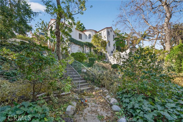 Detail Gallery Image 23 of 33 For 2329 N Edgemont, Los Angeles,  CA 90027 - 5 Beds | 3 Baths