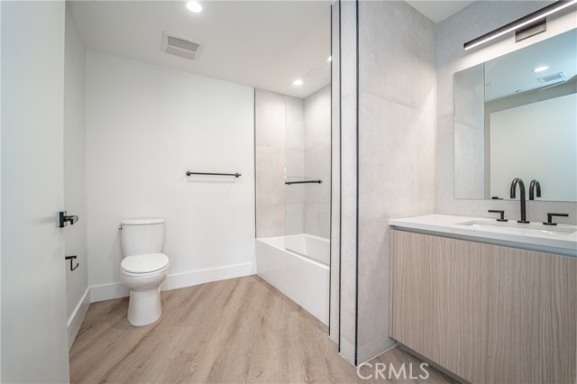Detail Gallery Image 11 of 29 For 2828 London St #308,  Los Angeles,  CA 90026 - 2 Beds | 2 Baths