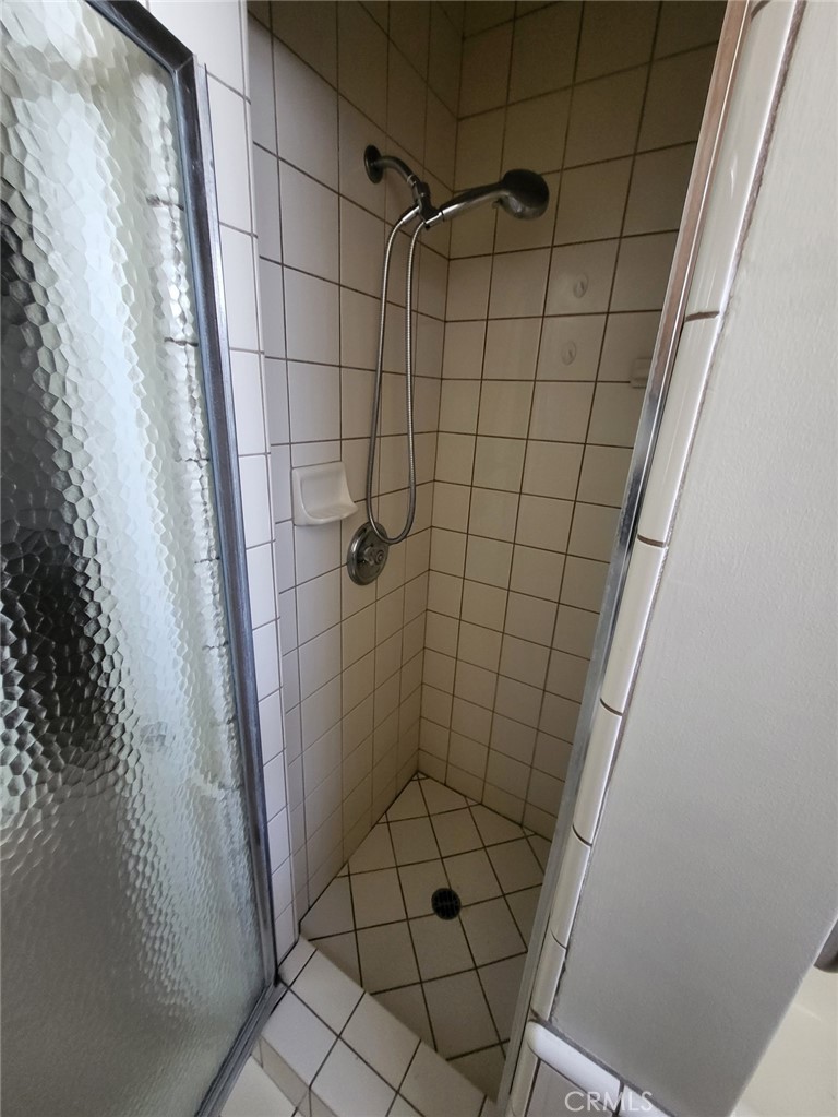 https://media.crmls.org/medias/e21905be-03a5-4b7a-a2c4-37c4c282eea1.jpg?preset=X-Large