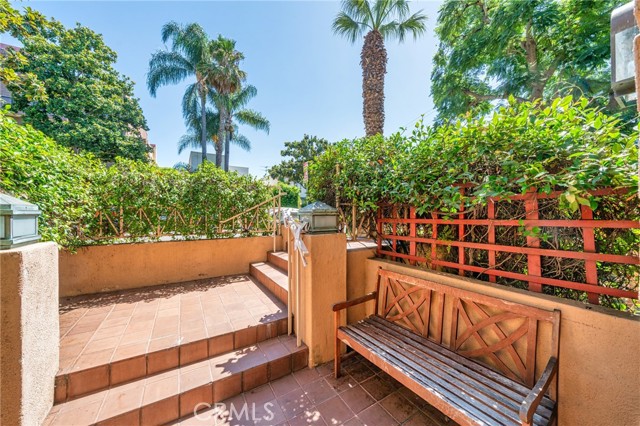Detail Gallery Image 38 of 46 For 235 S Gale #102,  Beverly Hills,  CA 90211 - 2 Beds | 2 Baths