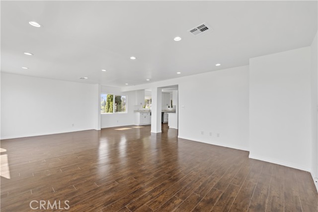 Detail Gallery Image 8 of 36 For 5160 Medina Rd, Woodland Hills,  CA 91364 - 3 Beds | 3 Baths