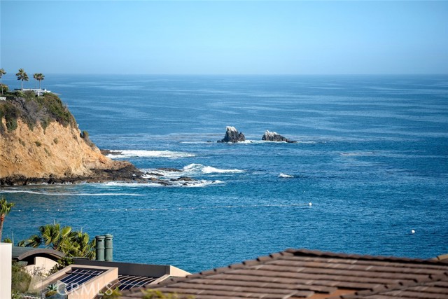 Detail Gallery Image 2 of 46 For 121 Emerald Bay, Laguna Beach,  CA 92651 - 5 Beds | 4/1 Baths
